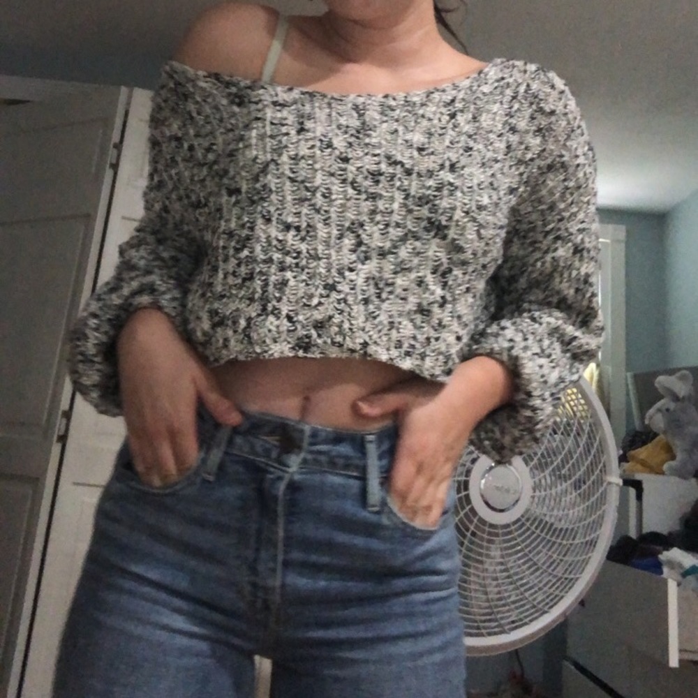 Cropped sweater! - Picture 2 of 3